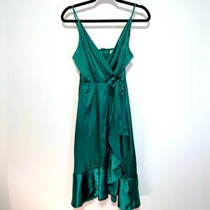 Altar'd State Women's Wrap Dress Sz M Silk Emerald Green Ruffle Sorority Formal